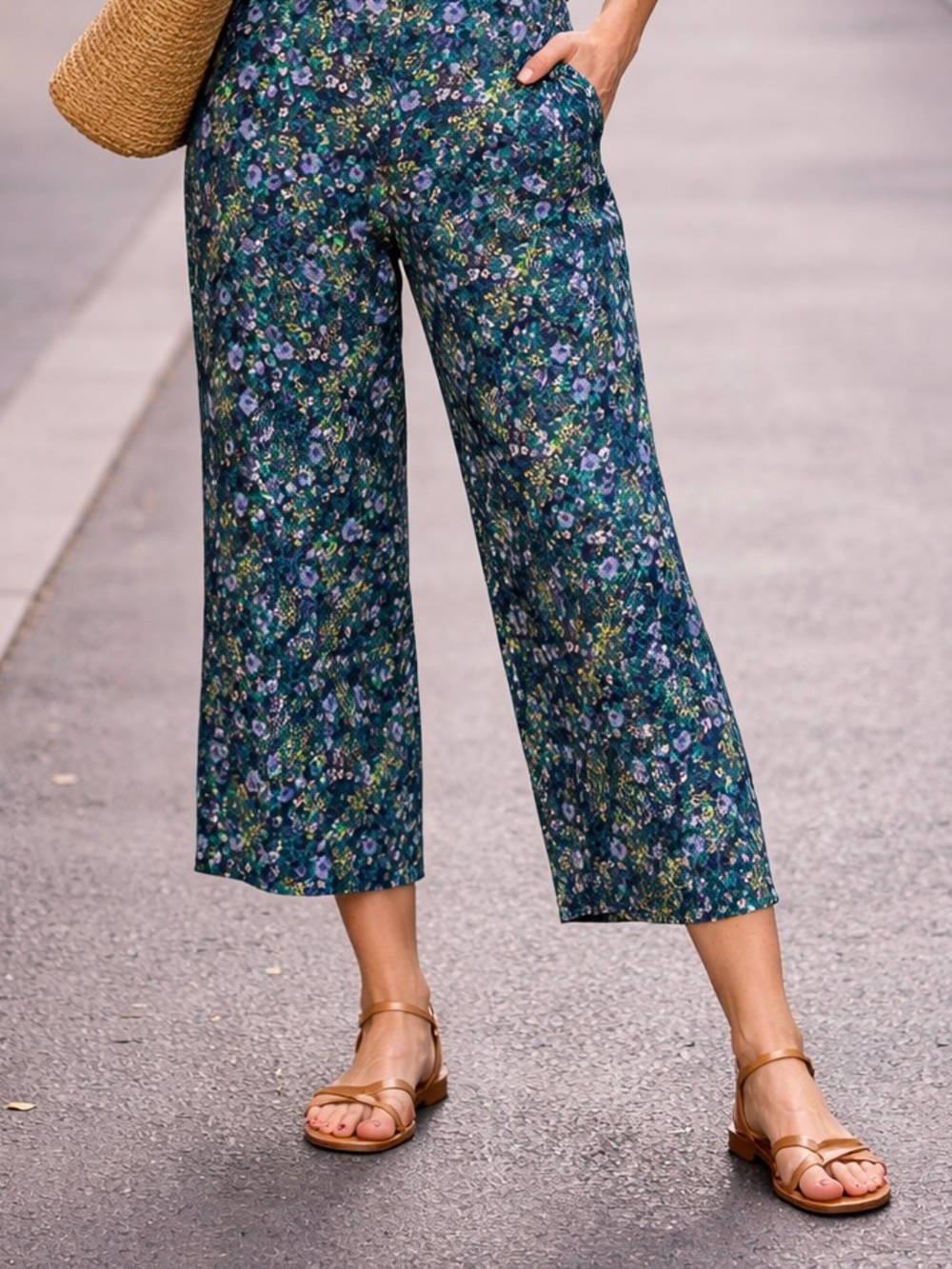 LOFT cropped floral Print Pants